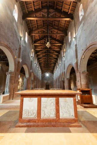  Veduta dell'interno dell'abbazia dal presbiterio.