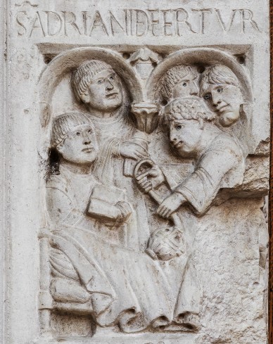 Papa Adriano III muore in territorio abbaziale.