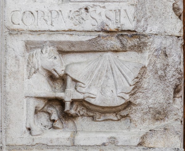 Formella a rilievo con il  trasporto delle reliquie di Silvestro verso Nonantola.