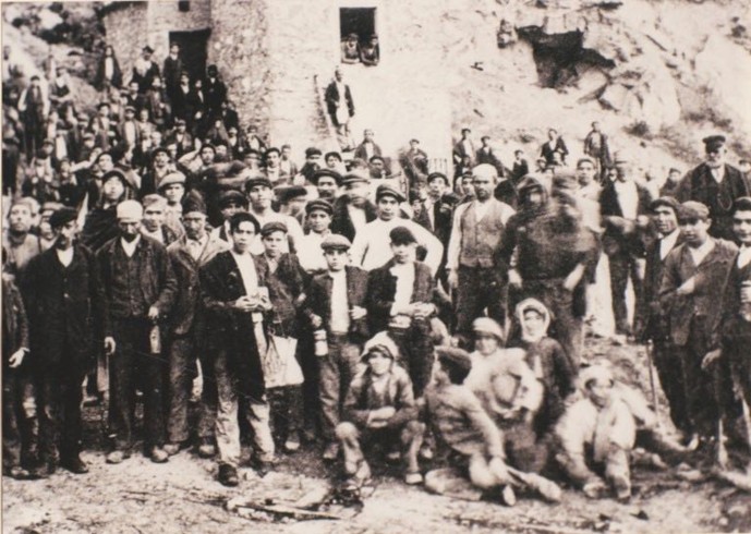  Bambini a lavoro nelle zolfare siciliane tra XIX e XX secolo.