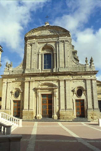  Basilica di Santa Maria del Monte, prospetto principale. 