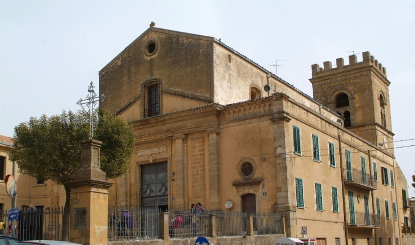  Basilica di San Giorgio, la facciata principale.