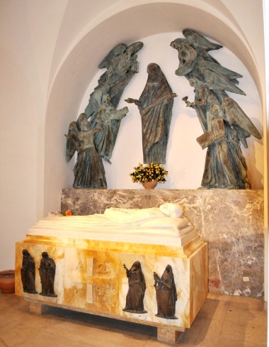  Mausoleo di don Luigi Sturzo nella Chiesa del SS Salvatore di Caltagirone 
