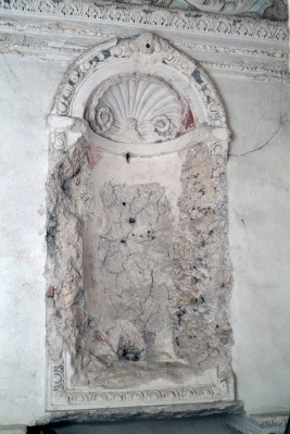 Bottega Romeri metà sec. XVII, Cornice di nicchia del vano scala