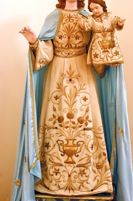Manifattura dell'Italia meridionale sec. XX, Veste della Madonna del rosario