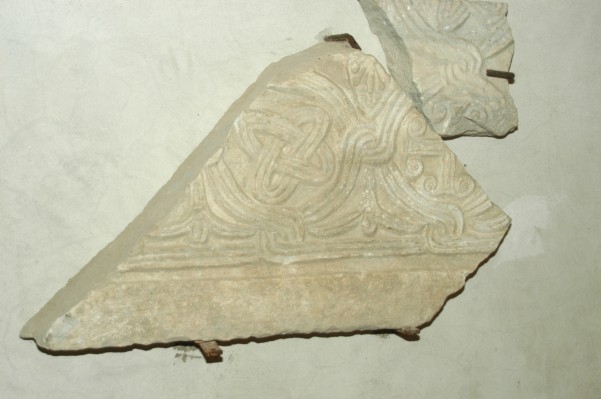 Marmoraro campano sec. IX - X, Frammento di transenna scolpito grande