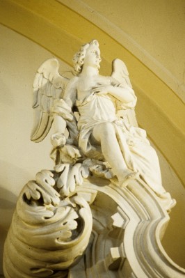 Bottega veneta sec. XVII, Angelo in alto a destra altare Sacro Cuore di Gesù