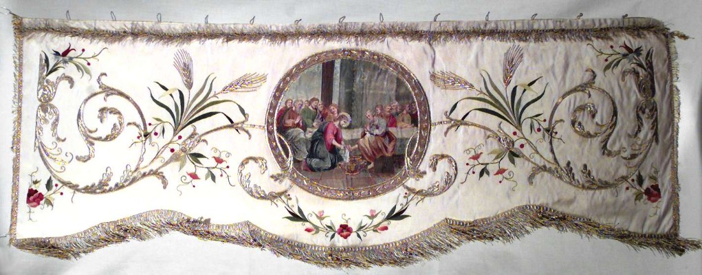 Manifattura italiana sec. XIX, Drappellone di baldacchino ricamato