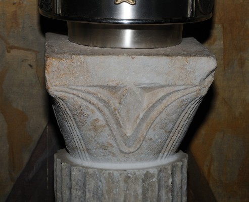 Marmoraio romano sec. XI, Capitello