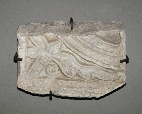 Marmoraio romano sec. XII, Frammento scultoreo con foglia