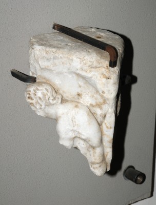Marmoraio romano sec. XI, Frammento scultoreo con figura umana