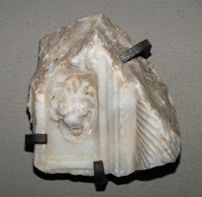 Marmoraio romano sec. XI, Frammento scolpito