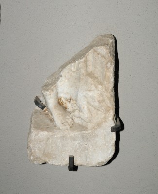 Marmoraio romano sec. XII, Frammento scultoreo con piede