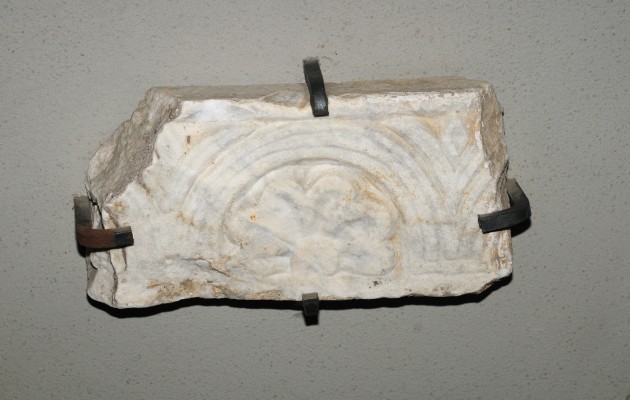 Marmoraio romano sec. XIII, Frammento di pluteo con fiore