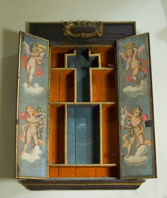 Bott. dell'Italia centr. sec. XVIII, Mensola interna dell'armadio per reliquie