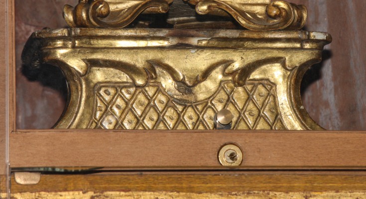 Bottega toscana sec. XVIII, Base in legno intagliato e dorato