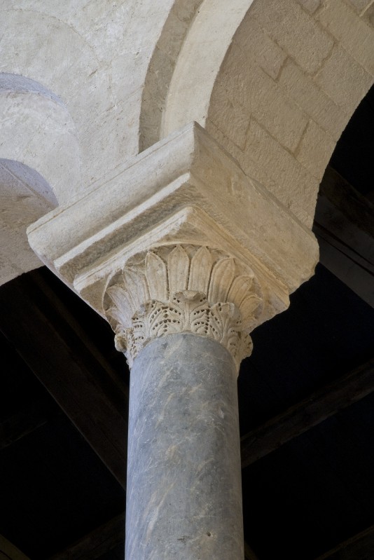 Marmoraio bizantino sec. V, Capitello con foglie d'acanto piccole