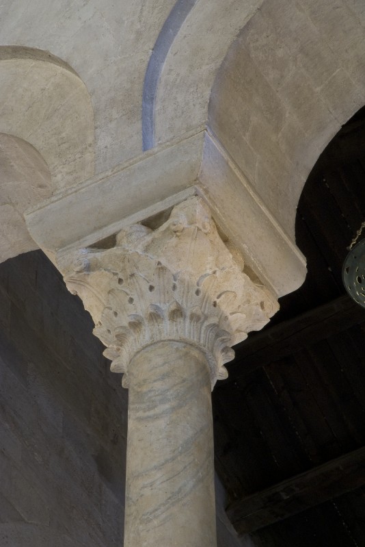 Marmoraio bizantino sec. V, Capitello con foglie piccole