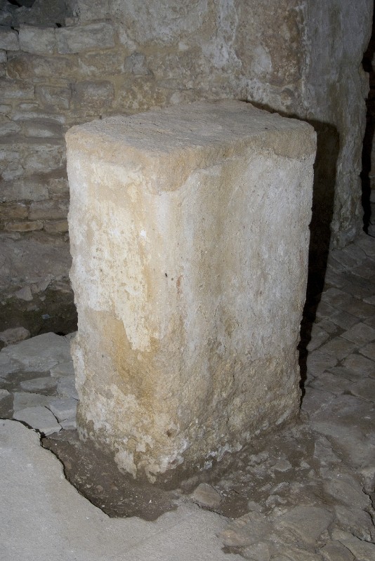 Ambito pugliese secc. IX-XI, Altare