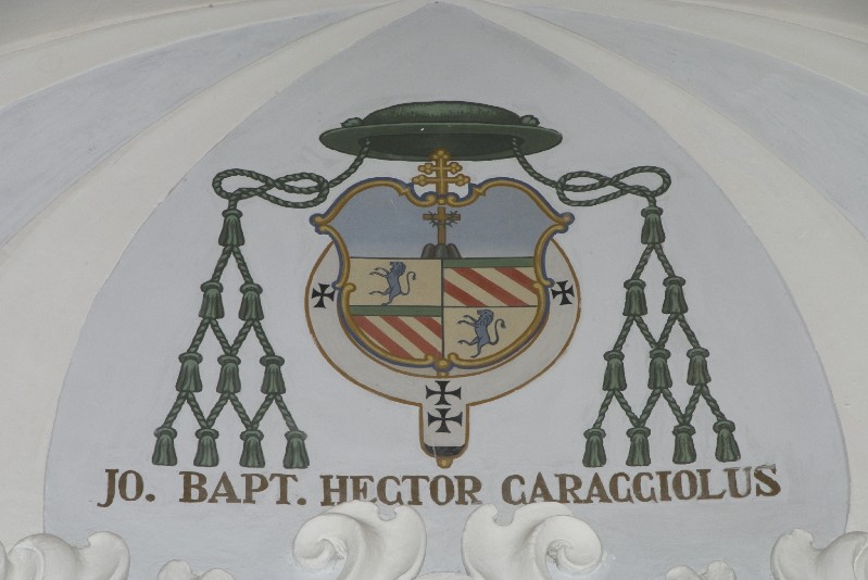 Turchiano F. (1943), Dipinto murale con stemma vescovile di Mons. Caracciolo