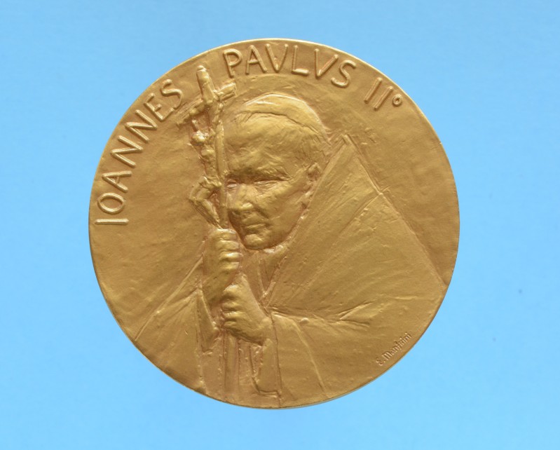 Manfrini E. (2001), Medaglia di Papa Giovanni Paolo II