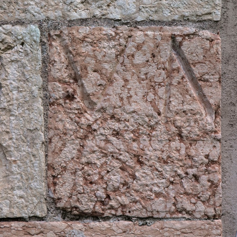 Maestranze trentine sec. I, Frammento di fregio con iscrizione monumentale 1/3