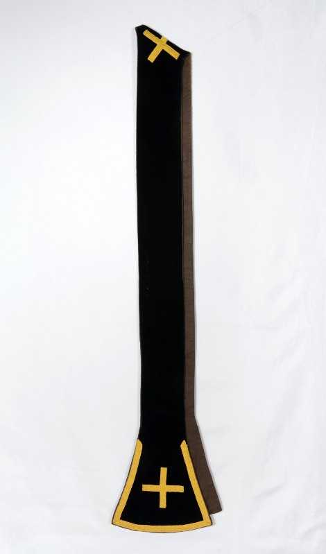 Manifattura italiana sec. XX, Stola nera con galloni in seta gialla