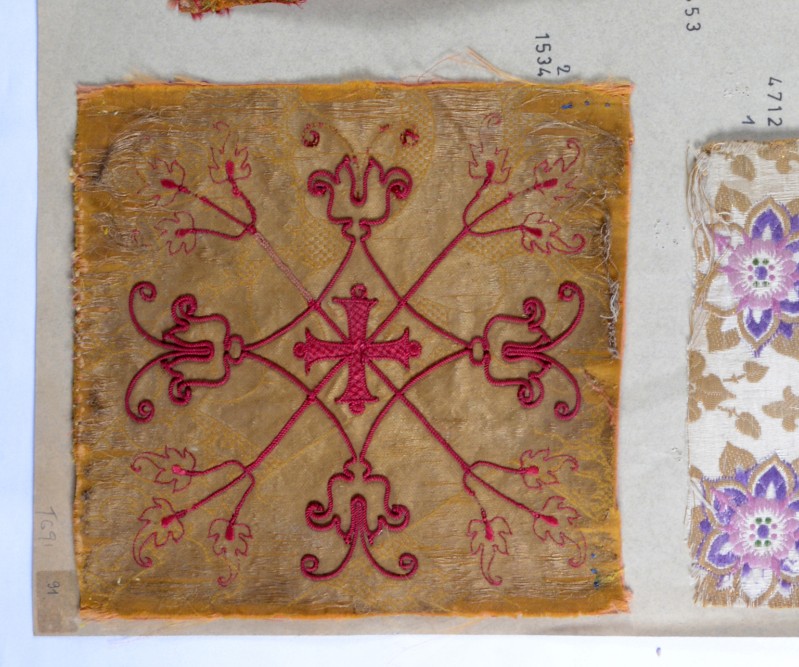 Manifattura veneziana (?) secc. XVI-XX, Frammento di borsa di corporale oro
