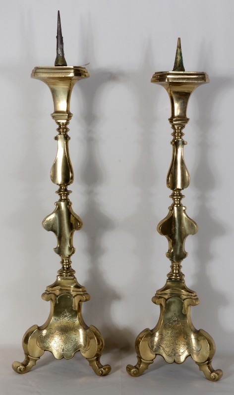 Prod. trentina (1725), Due candelieri d'altare dono De Rosa Canzolini