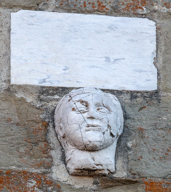 Maestranze toscane secc. XI-XII, Testa maschile in marmo