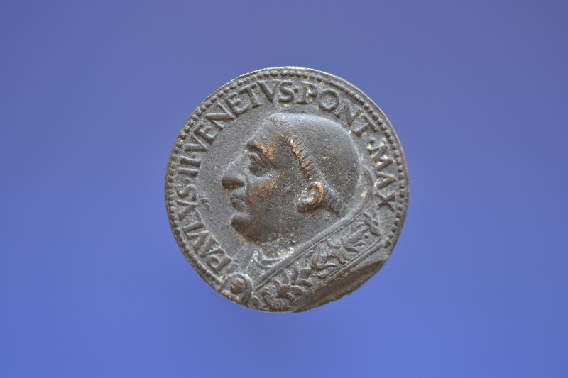 Bottega romana (1465), Medaglia di Paolo II con stemma 1/2