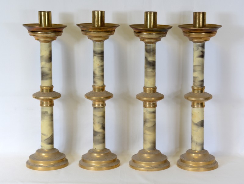 Produzione italiana sec. XX, Quattro candelieri da altare grandi