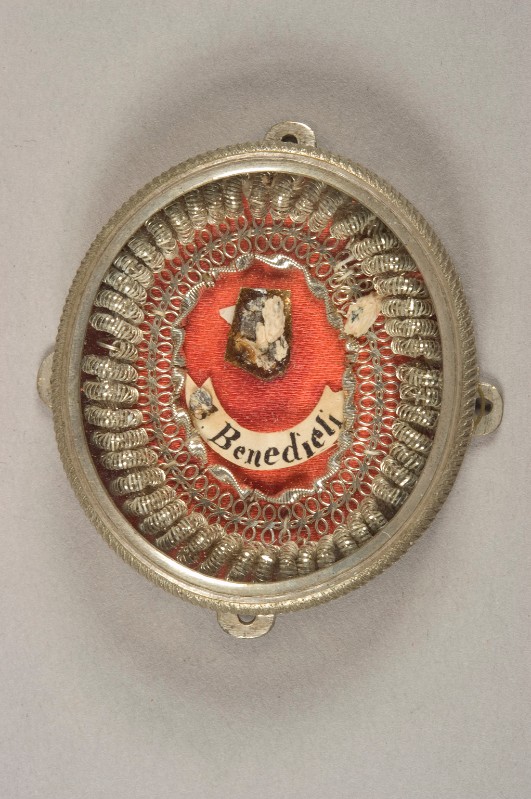 Bottega trentina sec. XIX, Reliquiario a capsula di S. Benedetto