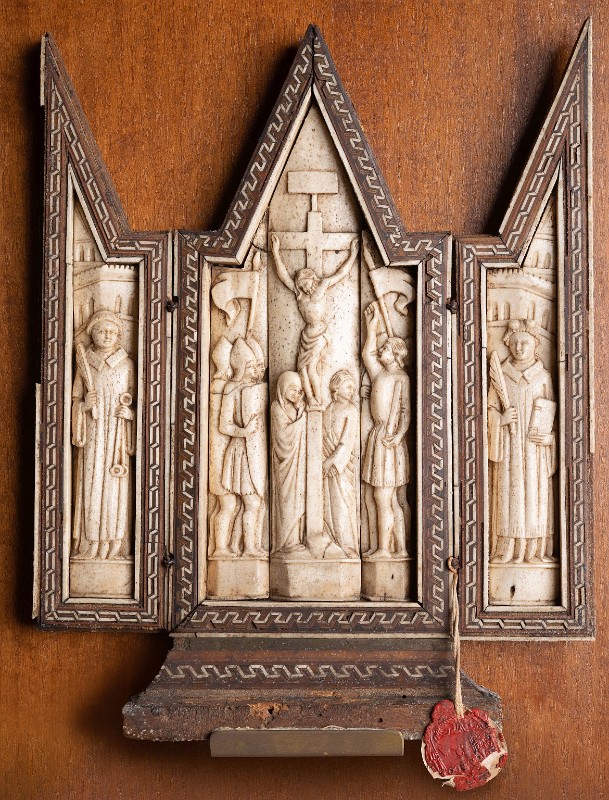 Bott. degli Embriachi sec. XV, Crocifissione con San Leonardo e Santo Stefano