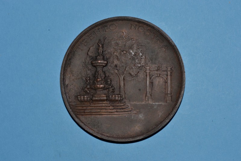 Picchiani & Barlacchi (1918 circa), Medaglia di Trento in bronzo 2/2