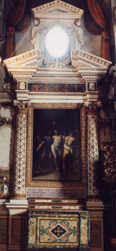 Bottega umbra (1599), Altare con colonne a gigli dorati