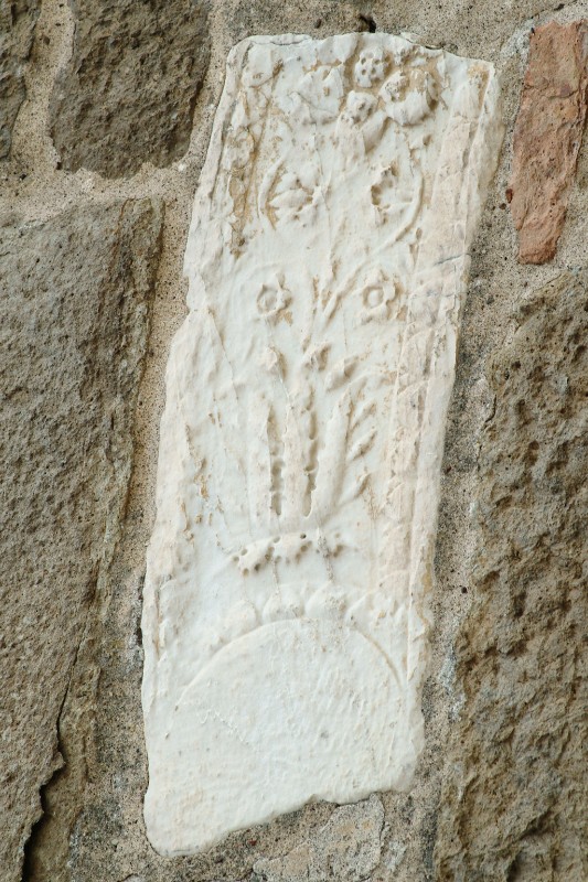 Bottega veneta sec. I, Frammento di arco in pietra scolpita