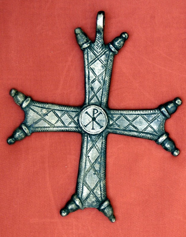 Bott. dell'Italia meridionale sec. IX, Croce pettorale arcivescovile