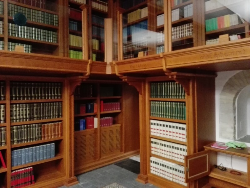 Biblioteca Charitas della Basilica di San Francesco di Paola