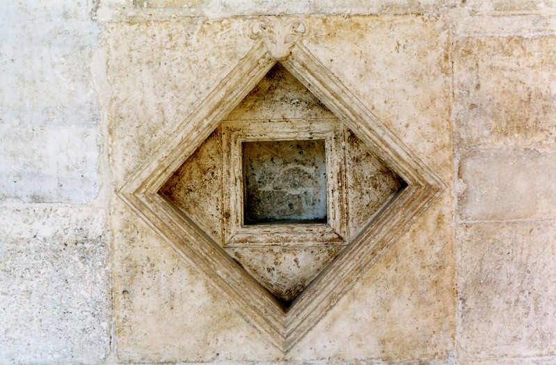 Bottega umbra secc. VII-VIII, Fenestrella confessionis