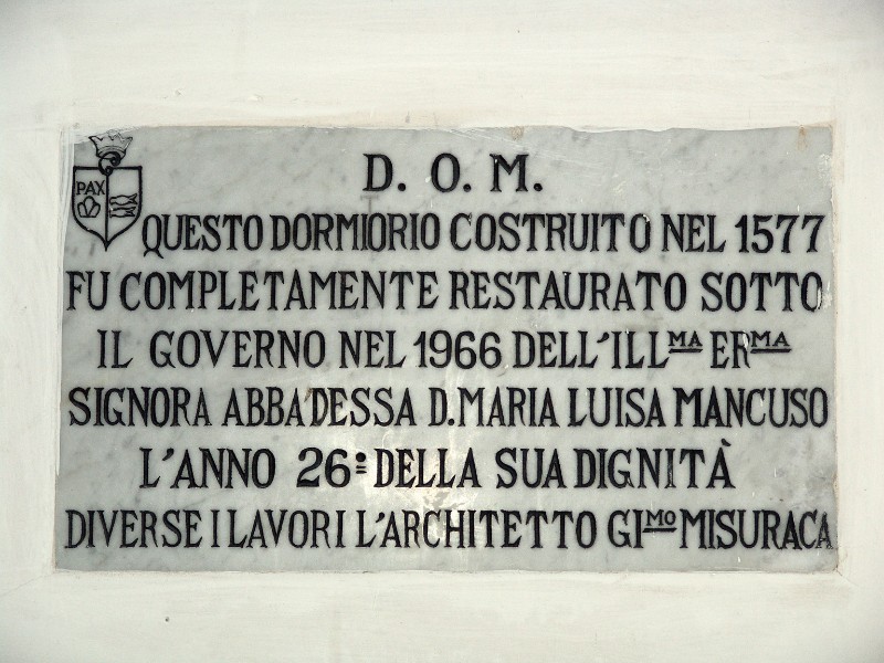 Bott. siciliana (1966), Lapide commemorativa della Badessa Mancuso