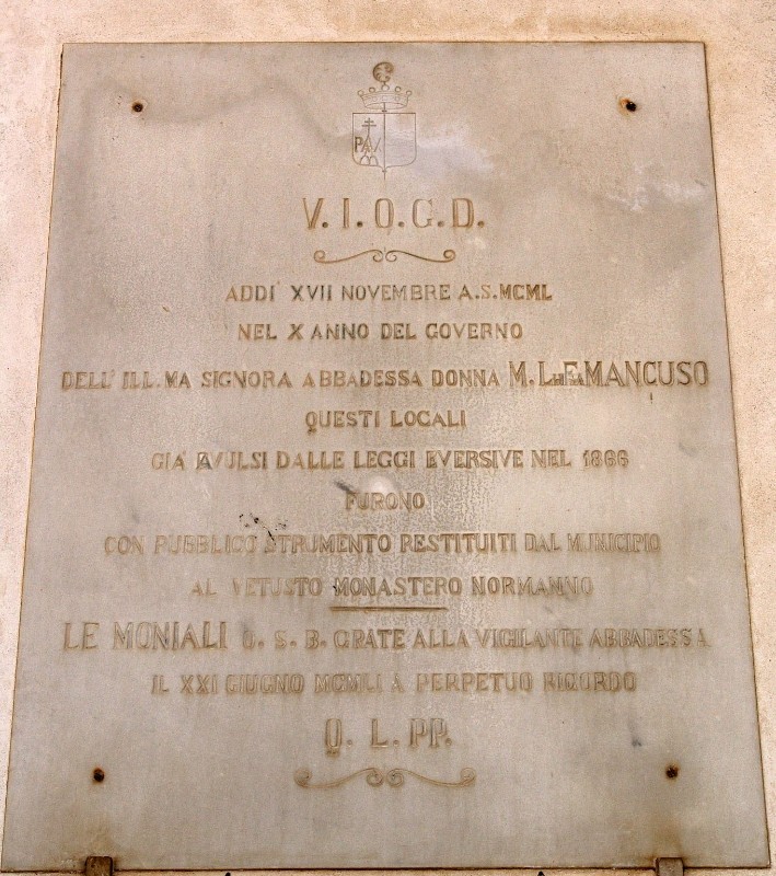 Bott. siciliana (1951), Lapide commemorativa della Badessa Mancuso