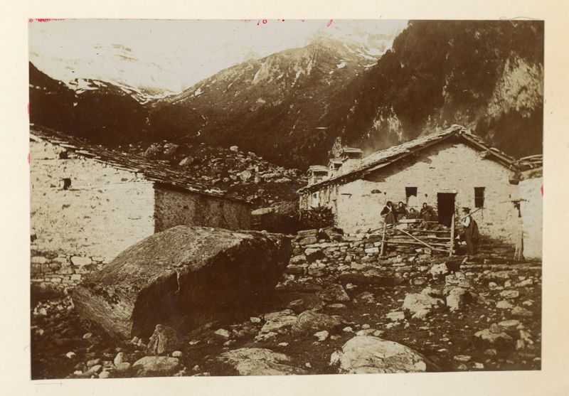 Grange di Balmerotto con alpinisti
