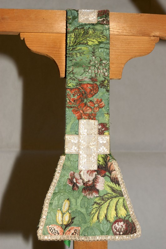 Manif. lionese sec. XVIII, Manipolo verde con composizioni di fiori