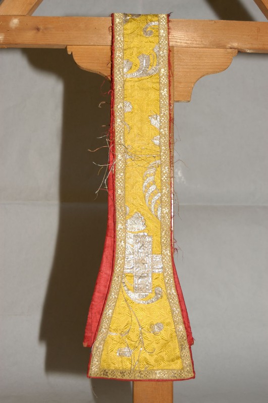 Manif. italiana sec. XVIII, Stola gialla con grandi decorazioni floreali