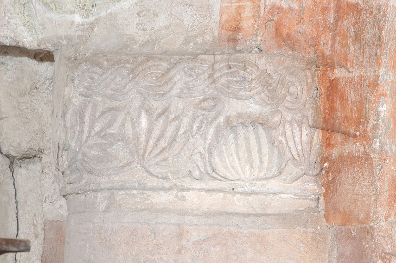 Bottega lombarda sec. XI, Capitello con foglie e motivo intrecciato