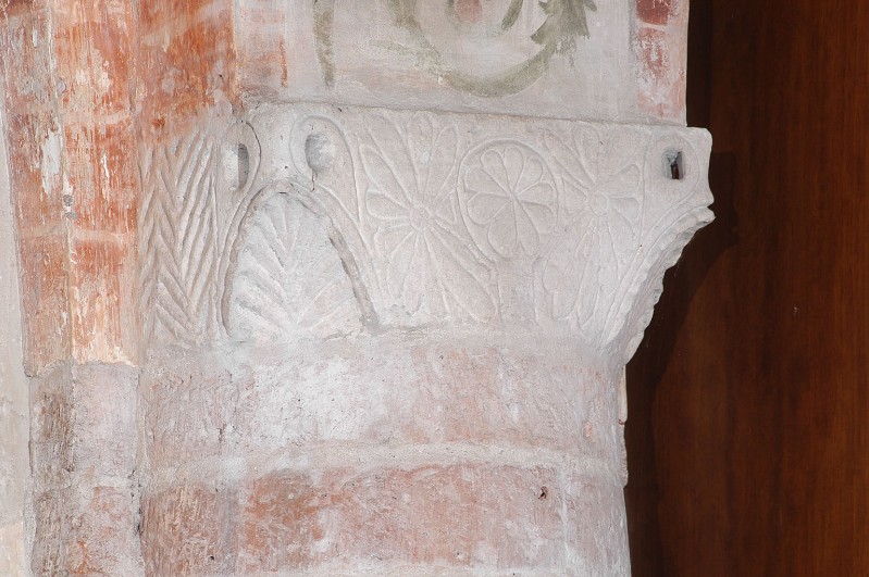 Bottega lombarda sec. XI, Capitello con flabello e rosetta centrale