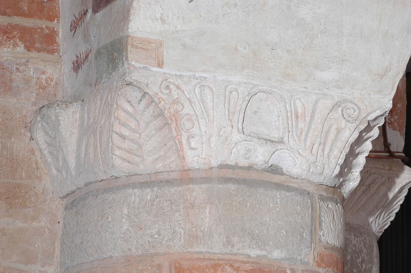 Bottega lombarda sec. XI, Capitello con motivi vegetali stilizzati