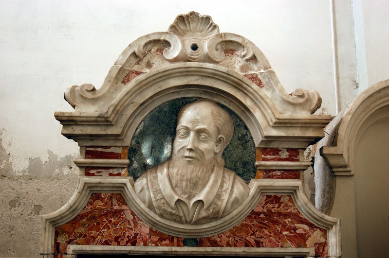 Pisani F. e figli (1763), Tondo in marmo 1/2