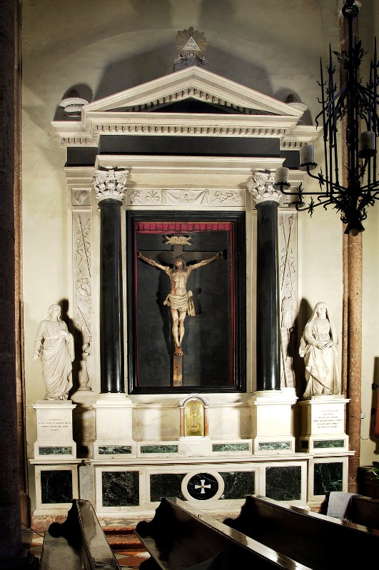 Varner S. (1861), Altare laterale del Crocifisso
